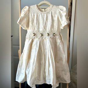 Vintage flower girl dress / perfect for weddings